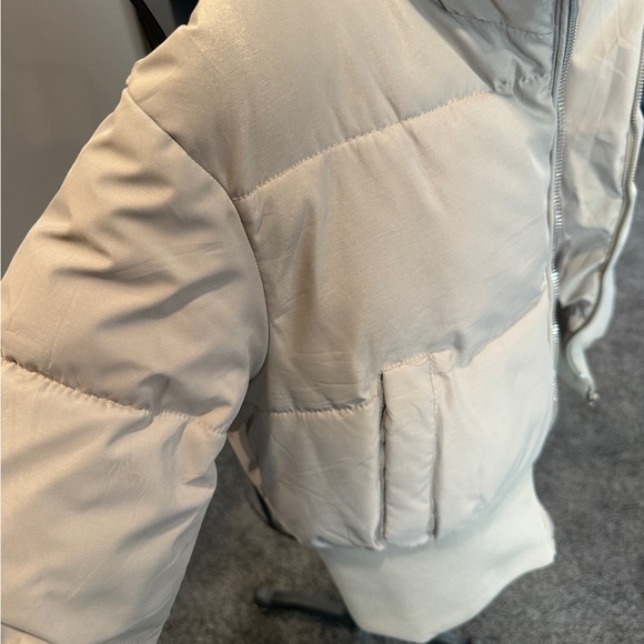 Women’s  beige Puffer Jacket cropped wide elastic waist band - Picture 3 of 7